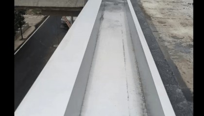 江西一中学党总支书记查看屋顶漏水时意外坠亡，教体局：屋顶有积水，他不慎滑坠