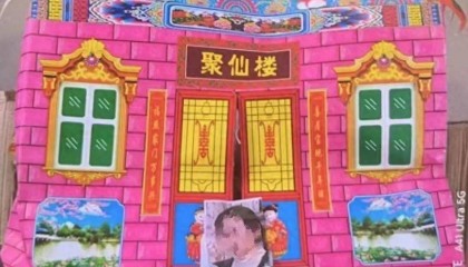 吓人!河南一女子快递收到红色“灵屋”,自己的照片还被贴在正门上