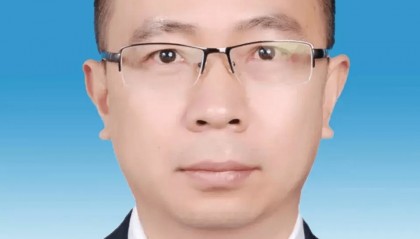 官方通报:作为“一把手”,他安排单位买500斤散装白酒存于办公楼,用于日常接待