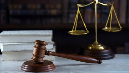 女子称遭30年交情男同学多次性骚扰,起诉要求道歉并索赔5万元!二审判了