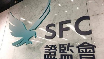 香港资深电影人黄百鸣涉内幕交易被检控,获准以20万元保释