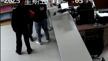 “女士,请把您的丈夫也叫来吧……”