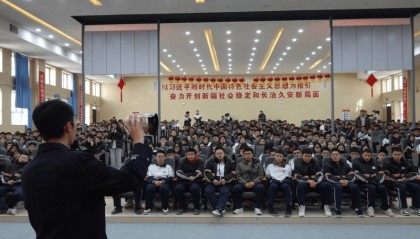 库尔勒市奇石职业高中近千名学生上禁毒课