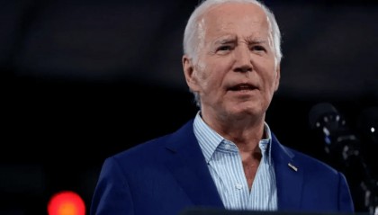 出大事了!美国大批军火连夜抵台,解放军措辞大变,释放强烈信号 