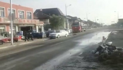 辽宁盘锦海水倒灌10天后:有居民称炕进了水,只能睡桌子上