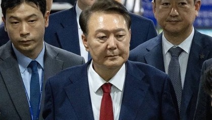 尹锡悦被拘首日菜单曝光,有蒸土豆辣白菜,牢房内部条件:没床没空调,只能打地铺