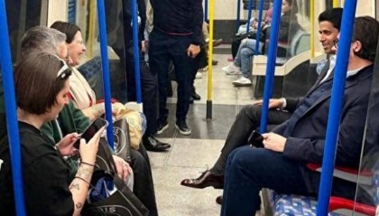 巴黎主席纳赛尔在伦敦坐地铁 曼城球迷寄语:干翻阿森纳