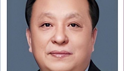 中组部有关负责同志宣布中央决定:他们的职务调整