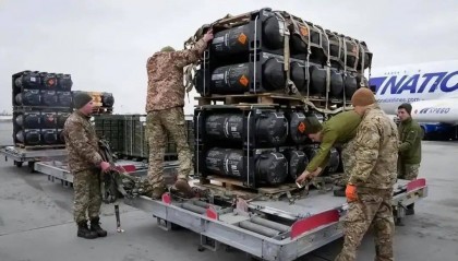 美国防部暂停向乌克兰提供部分承诺的军火,包括防空导弹和其他精确制导武器
