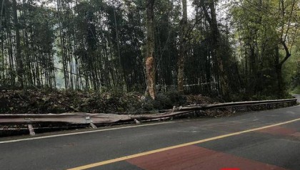 四川峨眉山发生一起交通事故,致3人死亡、2人受伤