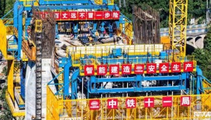 “钢铁巨人”助力西渝高铁桥梁智能化建设