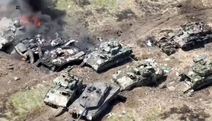库尔斯克“死亡公路”!全歼美械装甲分队,2.65万乌军被灭俄全线突破