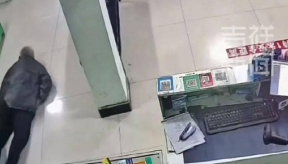 药店摔倒无人扶老人已去世,律师:药店无需担责