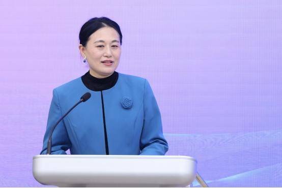 女教授在清华被树砸中后离世 学生：去看望家人时遭遇不幸 对学生很好很受爱戴