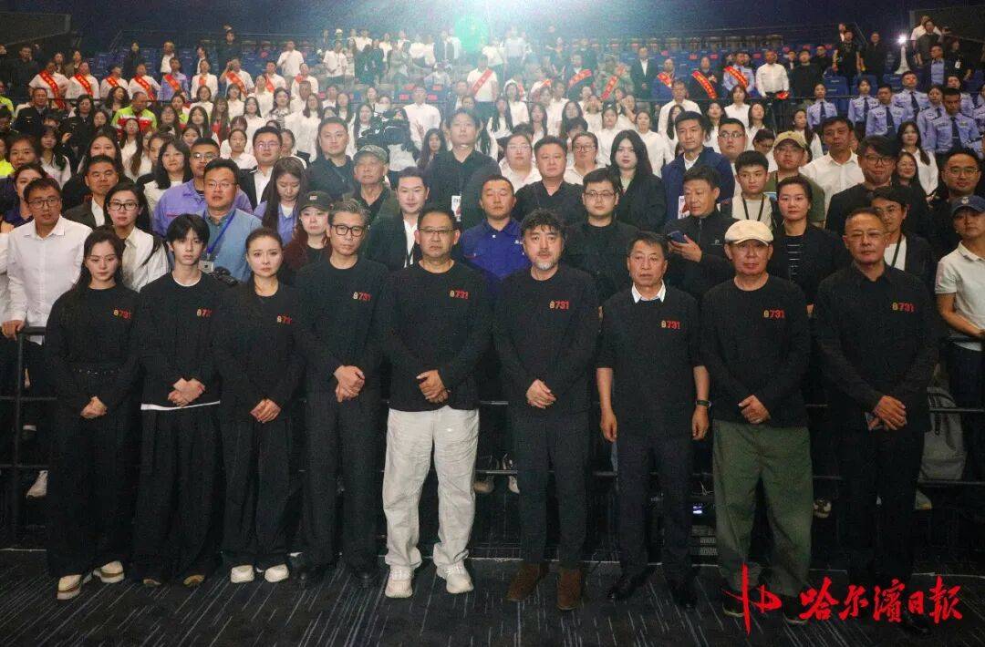 首日，破亿！观众掩面，导演泣不成声……