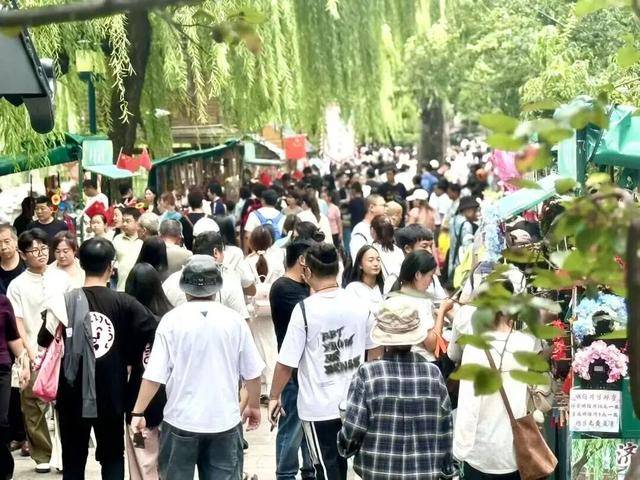 秋色满城 历下有约丨护城河畔美出圈!解锁历下限定秋日浪漫