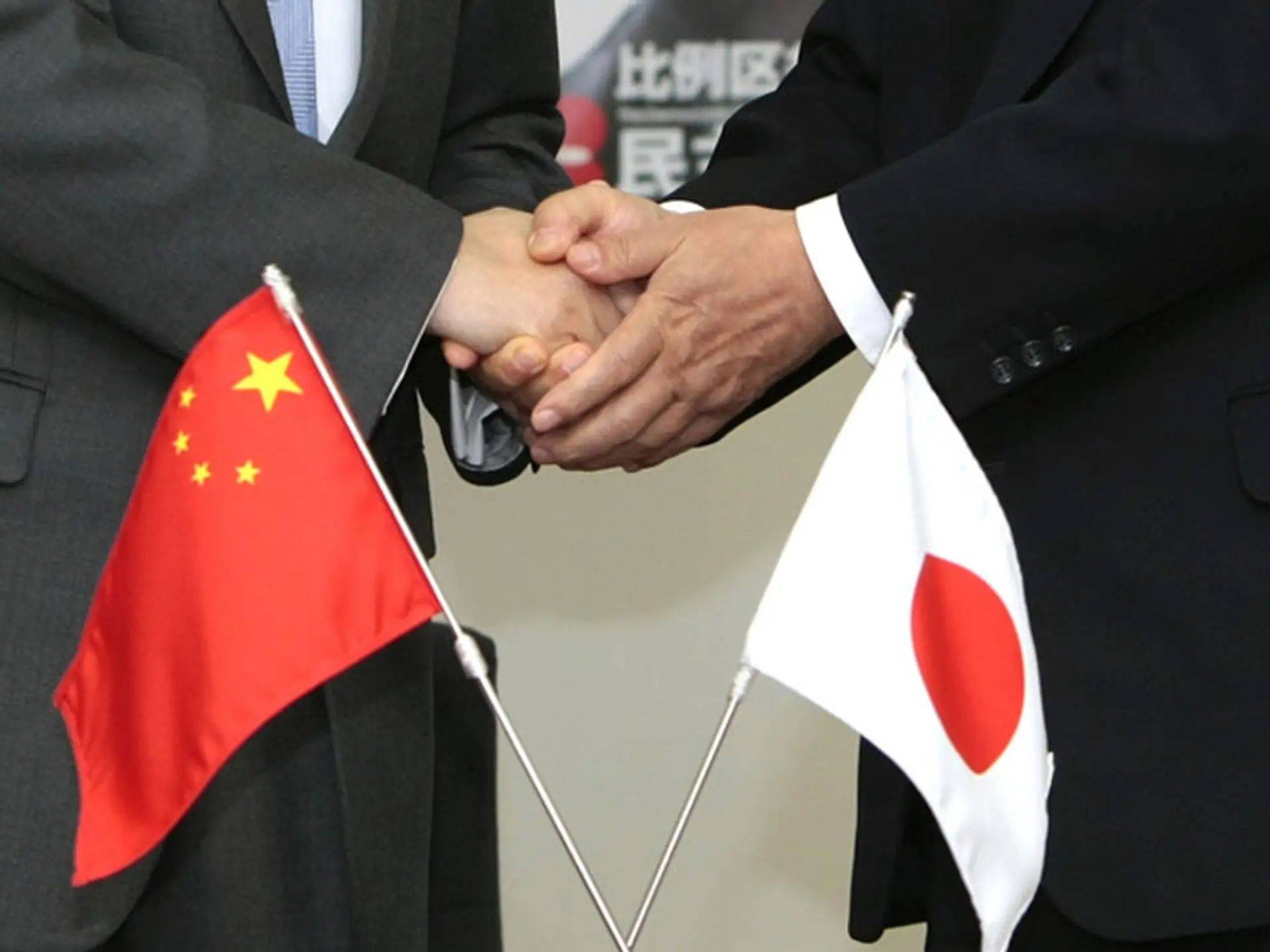 高市早苗当选日本首相,或许导致日本臣服于中国