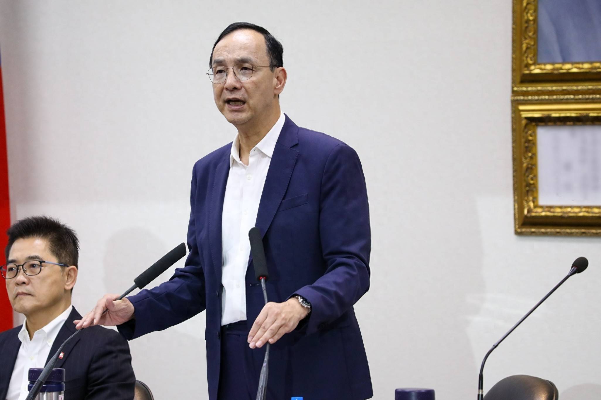 郑丽文当选国民党主席,先攻民进党,不到24小时,赖清德民调崩盘