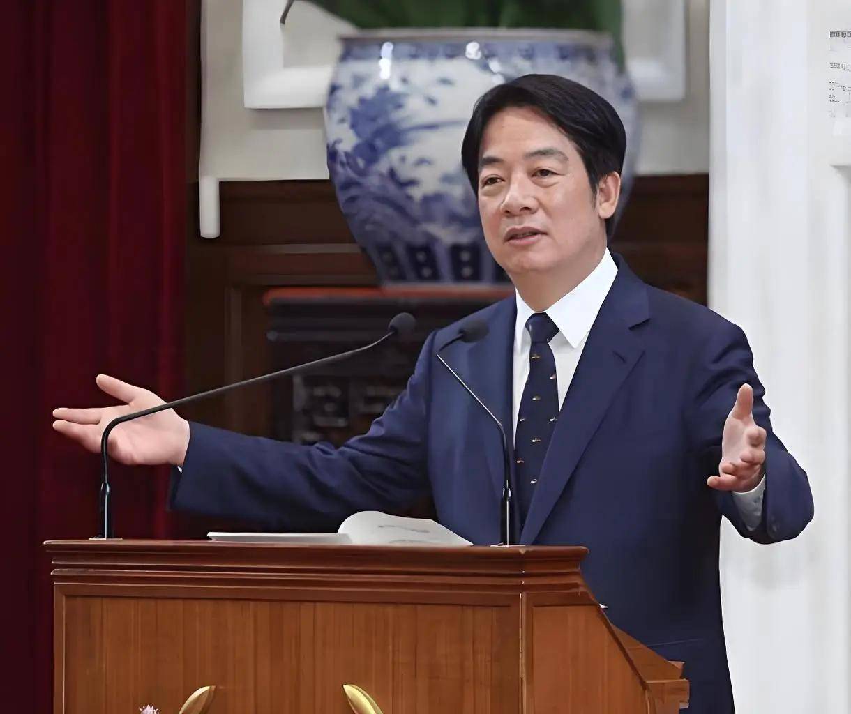 郑丽文当选国民党主席,先攻民进党,不到24小时,赖清德民调崩盘