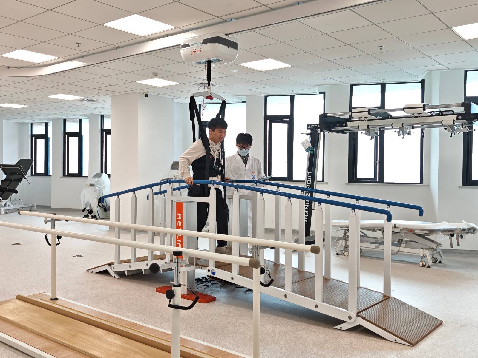 武汉一医院的球形大楼、连廊建筑受关注,院方:是新建的汉江湾院区,实施分区诊疗显得开阔