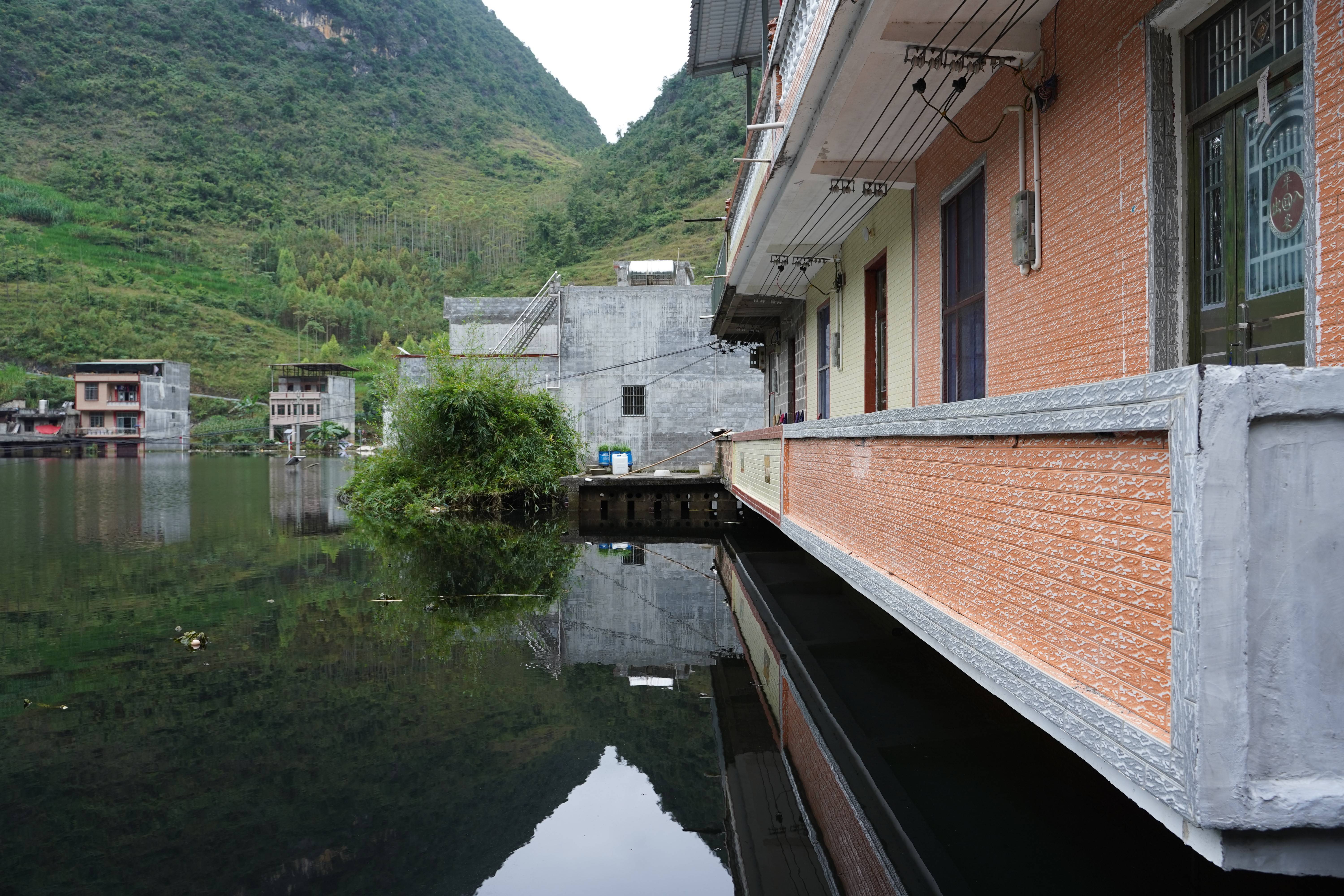 村镇导演追三个超强台风 拍下被遗忘的农民