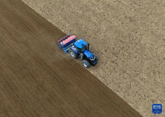 河南:科技赋能 助力秋播