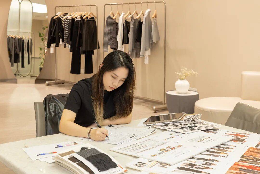 太酷了!15岁留学,虎门00后女孩回乡创立了自己的品牌