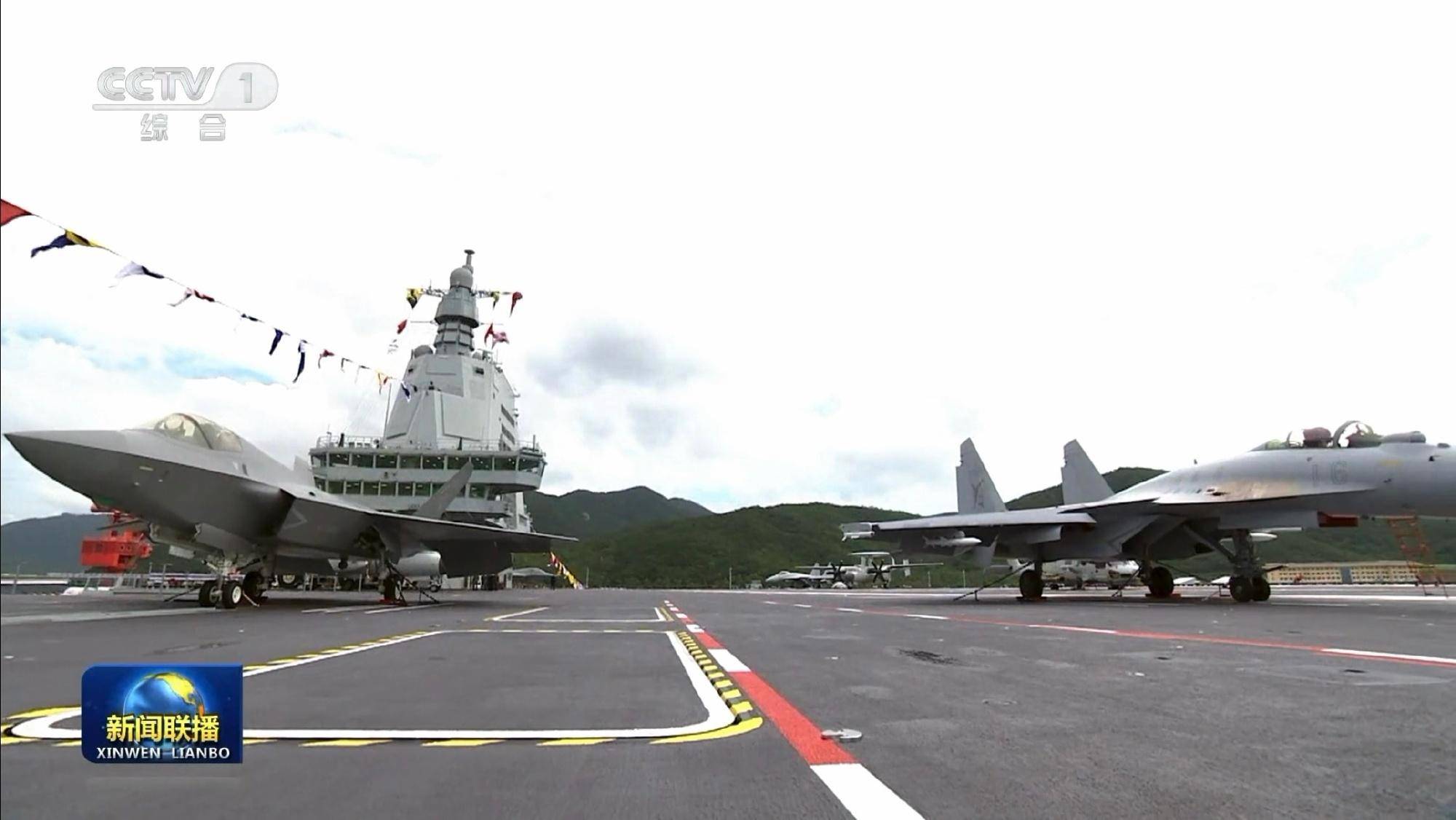 跑了！中国海军福建舰服役后，尼米兹号离开黄岩岛，后撤1000公里