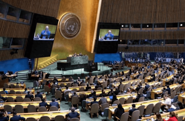 中美联合国吵了起来，美逼中国买单，中方毫不惯着，当场对美反将一军！耿爽回应措辞罕见