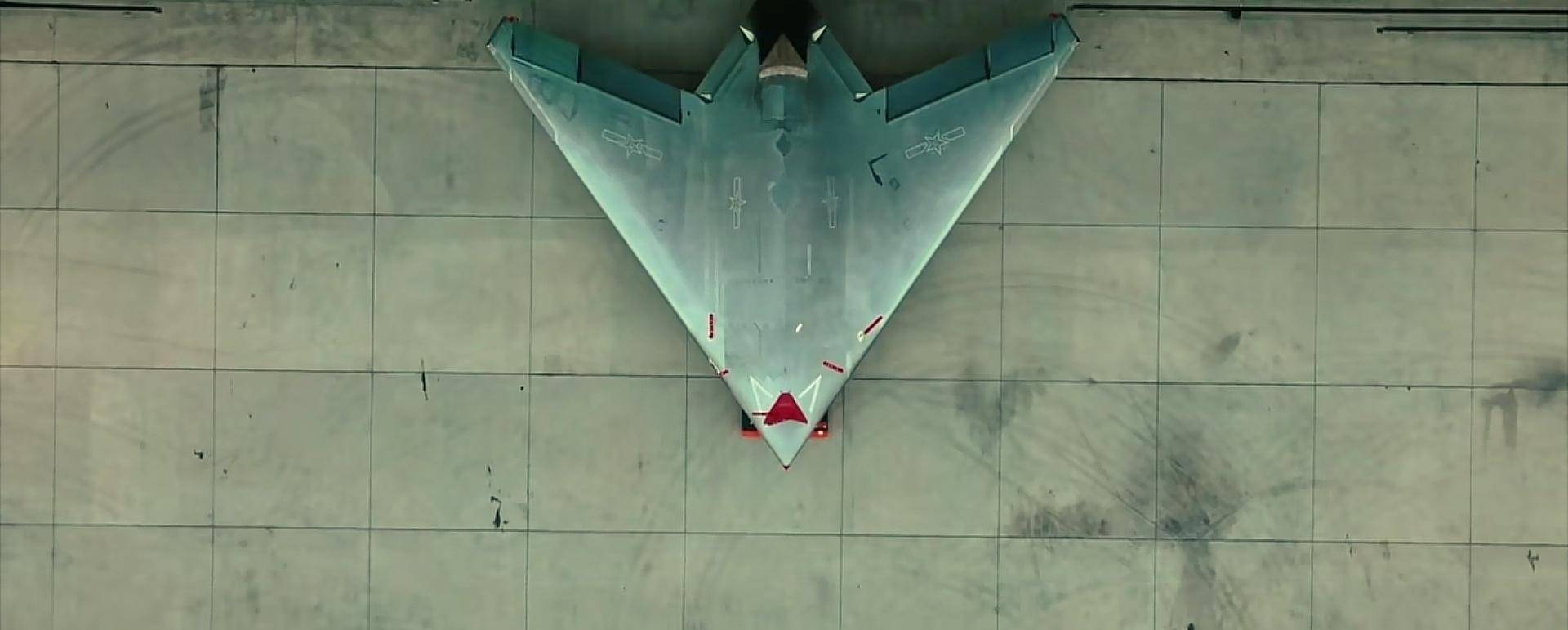 福建舰入列后，世界最强踹门小队也来了：打头的不是歼-20和歼-35