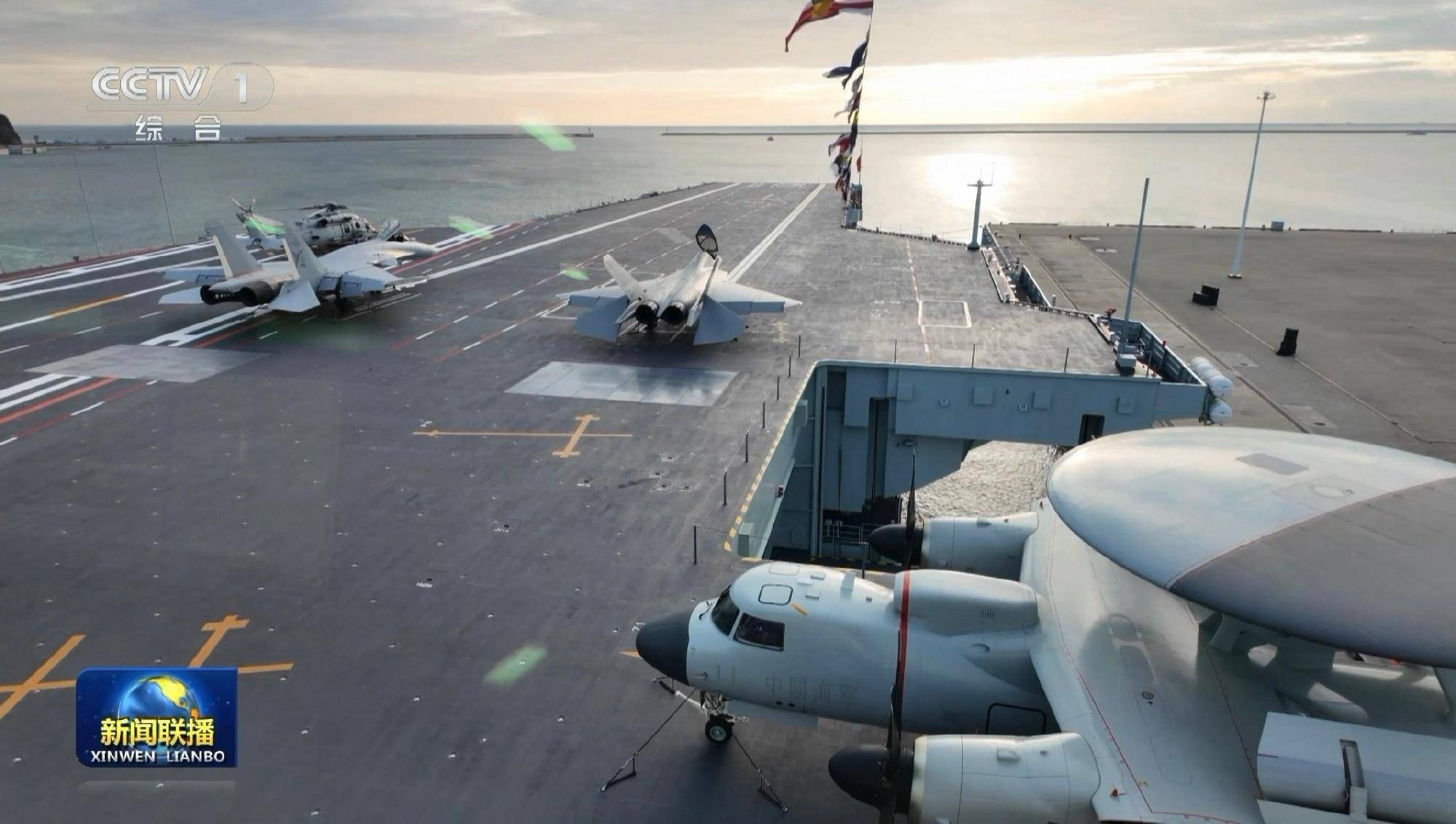 福建舰入列后，世界最强踹门小队也来了：打头的不是歼-20和歼-35